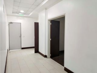Foto 17 de La Mariscal, Oficina en Renta, 460m2, 6 Ambientes