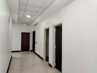 Foto 9 de La Mariscal, Oficina en Renta, 460m2, 6 Ambientes