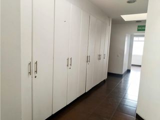 Foto 7 de La Mariscal, Oficina en Renta, 460m2, 6 Ambientes