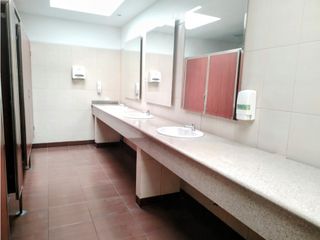 Foto 12 de La Mariscal, Oficina en Renta, 460m2, 6 Ambientes