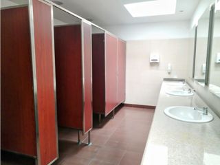 Foto 18 de La Mariscal, Oficina en Renta, 460m2, 6 Ambientes