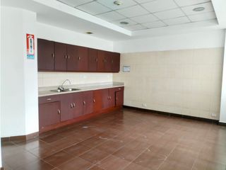 Foto 11 de La Mariscal, Oficina en Renta, 460m2, 6 Ambientes