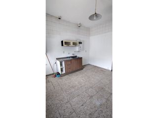 Foto 5 de SE ALQUILA CASA AL FRENTE DE UN DORMITORIO, CON QUINCHO Y TERRAZA. VELEZ SARSFIELD 5100