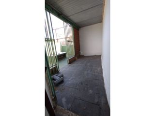 Foto 11 de SE ALQUILA CASA AL FRENTE DE UN DORMITORIO, CON QUINCHO Y TERRAZA. VELEZ SARSFIELD 5100