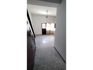 Foto 3 de SE ALQUILA CASA AL FRENTE DE UN DORMITORIO, CON QUINCHO Y TERRAZA. VELEZ SARSFIELD 5100