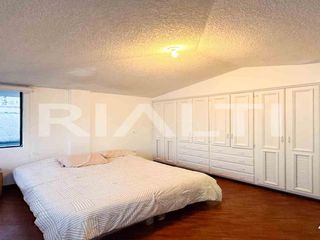 Foto 10 de Amplia casa en venta en Monteserrín, en conjunto privado