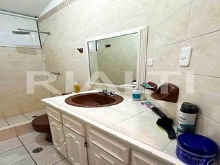 Foto 9 de Amplia casa en venta en Monteserrín, en conjunto privado