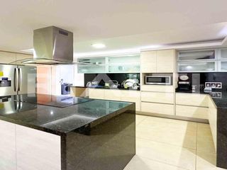 Foto 3 de Amplia casa en venta en Monteserrín, en conjunto privado