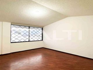Foto 15 de Amplia casa en venta en Monteserrín, en conjunto privado