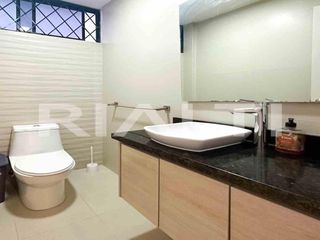 Foto 5 de Amplia casa en venta en Monteserrín, en conjunto privado