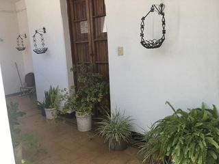 Foto 1 de VENDO CASA DE 4 DORMITORIOS CON DEPTO DE 2 DORMITORIOS Y GALPON