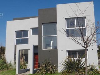 Foto 1 de CASA EN VENTA EN BARRIO SAN MARCO AL AGUA - MAROTO PROPIEDADES