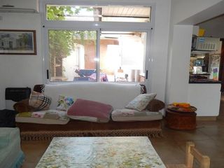 Foto 4 de IMPORTANTE CHALET CUATRO AMBIENTES! RESIDENCIAL EXCLUSIVO!