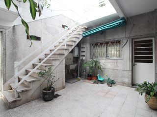 Foto 23 de Casa • 6 ambientes • retasado Excelente estado • Humaita 7200