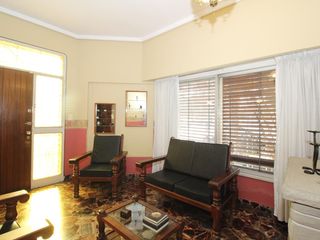 Foto 6 de Casa • 6 ambientes • retasado Excelente estado • Humaita 7200