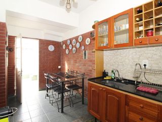 Foto 33 de Casa • 6 ambientes • retasado Excelente estado • Humaita 7200