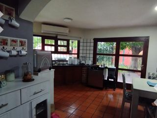 Foto 8 de En Venta Casa 4 dormitorios con Pileta, B°Cumelén, Neuquén
