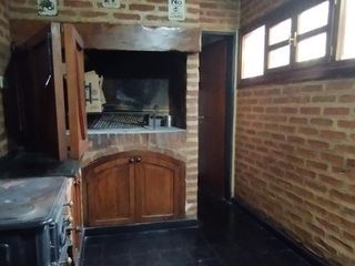 Foto 9 de En Venta Casa 4 dormitorios con Pileta, B°Cumelén, Neuquén