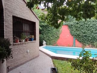 Foto 4 de En Venta Casa 4 dormitorios con Pileta, B°Cumelén, Neuquén