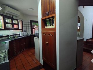 Foto 5 de En Venta Casa 4 dormitorios con Pileta, B°Cumelén, Neuquén