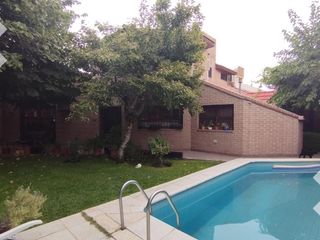 Foto 1 de En Venta Casa 4 dormitorios con Pileta, B°Cumelén, Neuquén