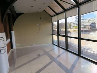 Foto 5 de Oficina en Alquiler con vista al rio en excelente estado lista para ocupar