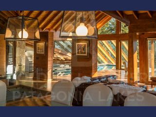 Foto 15 de VENTA Casa de lujo 552 m2 lote 2242 m2 barrio cerrado con vistas 360 a los lagos Villa la Angostura