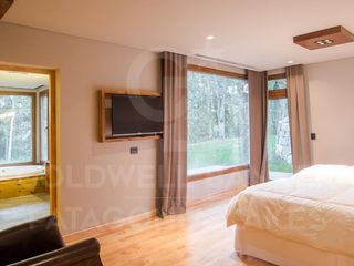 Foto 19 de VENTA Casa de lujo 552 m2 lote 2242 m2 barrio cerrado con vistas 360 a los lagos Villa la Angostura