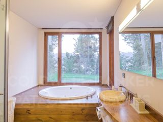 Foto 22 de VENTA Casa de lujo 552 m2 lote 2242 m2 barrio cerrado con vistas 360 a los lagos Villa la Angostura