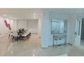 Foto 1 de SE VENDE REMODELADO APARTAMENTO AMPLIO EXCLUSIVO EL GOLF