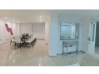 Foto 5 de SE VENDE REMODELADO APARTAMENTO AMPLIO EXCLUSIVO EL GOLF