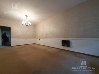 Foto 2 de Venta - Casa de 4 dormitorios - General Bustos 111 - Barrio Independencia