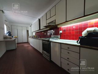 Foto 4 de Venta - Casa de 4 dormitorios - General Bustos 111 - Barrio Independencia