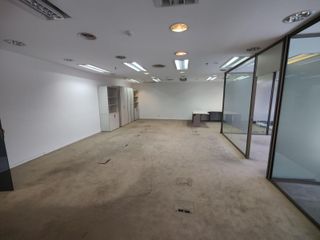 Foto 5 de Oficina en alquiler con divisiones lista para entrar.