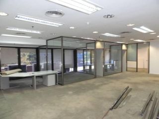 Foto 1 de Oficina en alquiler con divisiones lista para entrar.