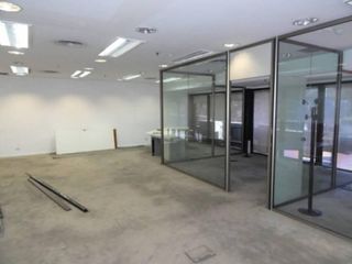 Foto 8 de Oficina en alquiler con divisiones lista para entrar.