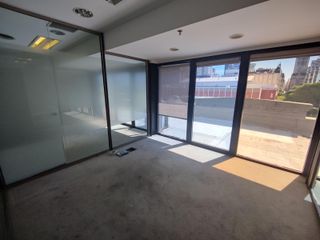 Foto 9 de Oficina en alquiler con divisiones lista para entrar.