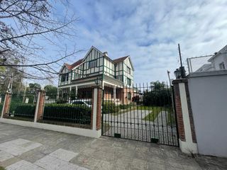 Foto 1 de Lencke vende-extraordinaria casa inglesa reciclada a nuevo, gran lote de 2646 m2