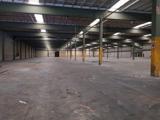 Foto 1 de GALPON EN ALQUILER QUILMES OESTE.