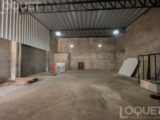 Foto 14 de Departamento, galpón y local comercial en zona comercial