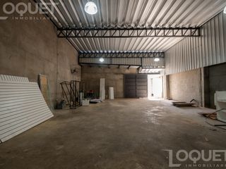 Foto 1 de Departamento, galpón y local comercial en zona comercial