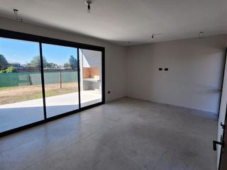 Foto 2 de Casa en  venta