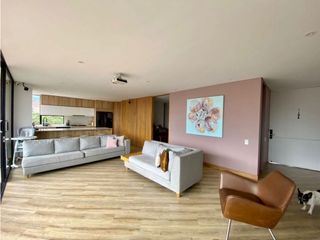 Foto 7 de VENDO APARTAMENTO REMODELADO EN EL POBLADO