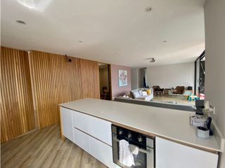 Foto 3 de VENDO APARTAMENTO REMODELADO EN EL POBLADO