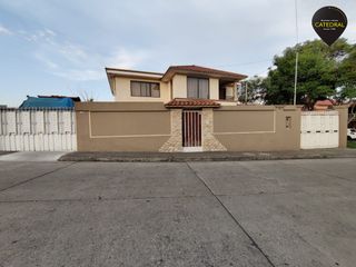 Foto 1 de Casa de arriendo en TOTEMS Remigio Crespo – código:21518