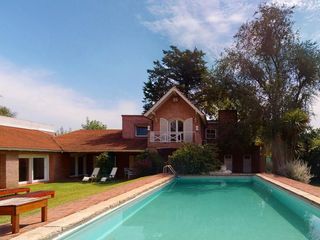 Foto 1 de Casa venta Manuel B Gonnet con pileta