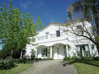 Foto 1 de Casa en venta en barrio Barrancas del Lago Nordelta