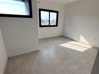 Foto 5 de Dúplex en venta de 3 dormitorios c/ cochera en Los Perales