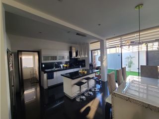 Foto 4 de Casa en venta Urbanizacion Altos de Manta Beach.
