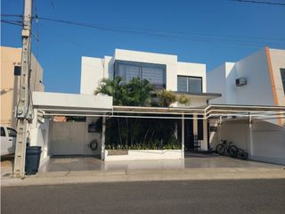 Foto 1 de Casa en venta Urbanizacion Altos de Manta Beach.